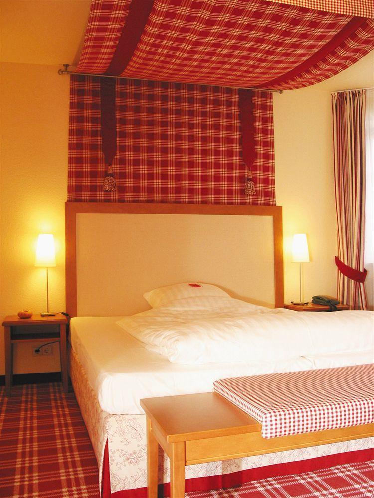 Wellings Romantik Hotel Zur Linde Moers Eksteriør billede