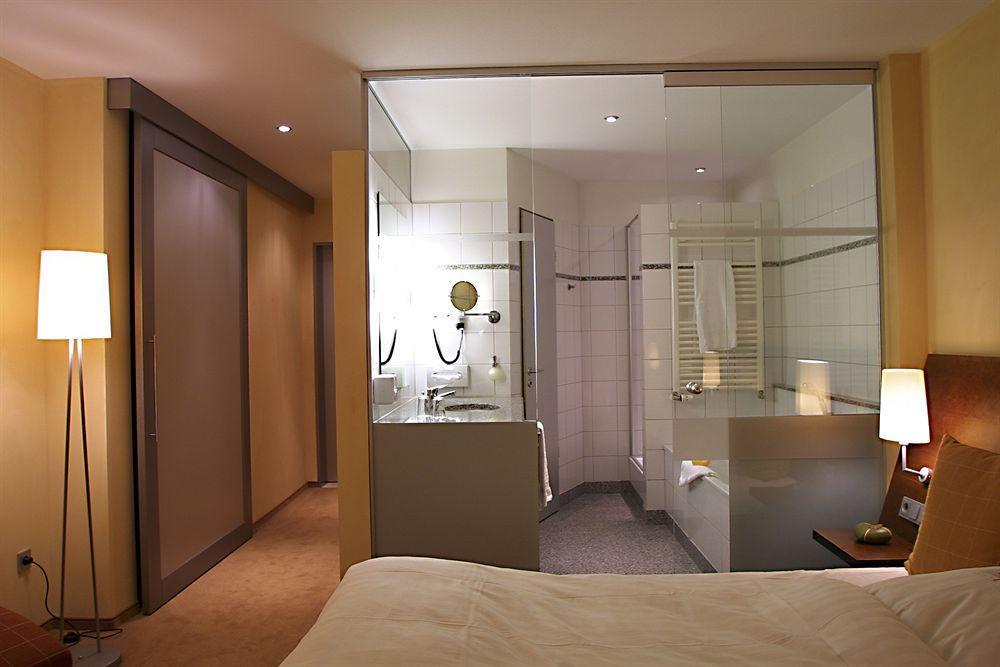 Wellings Romantik Hotel Zur Linde Moers Eksteriør billede