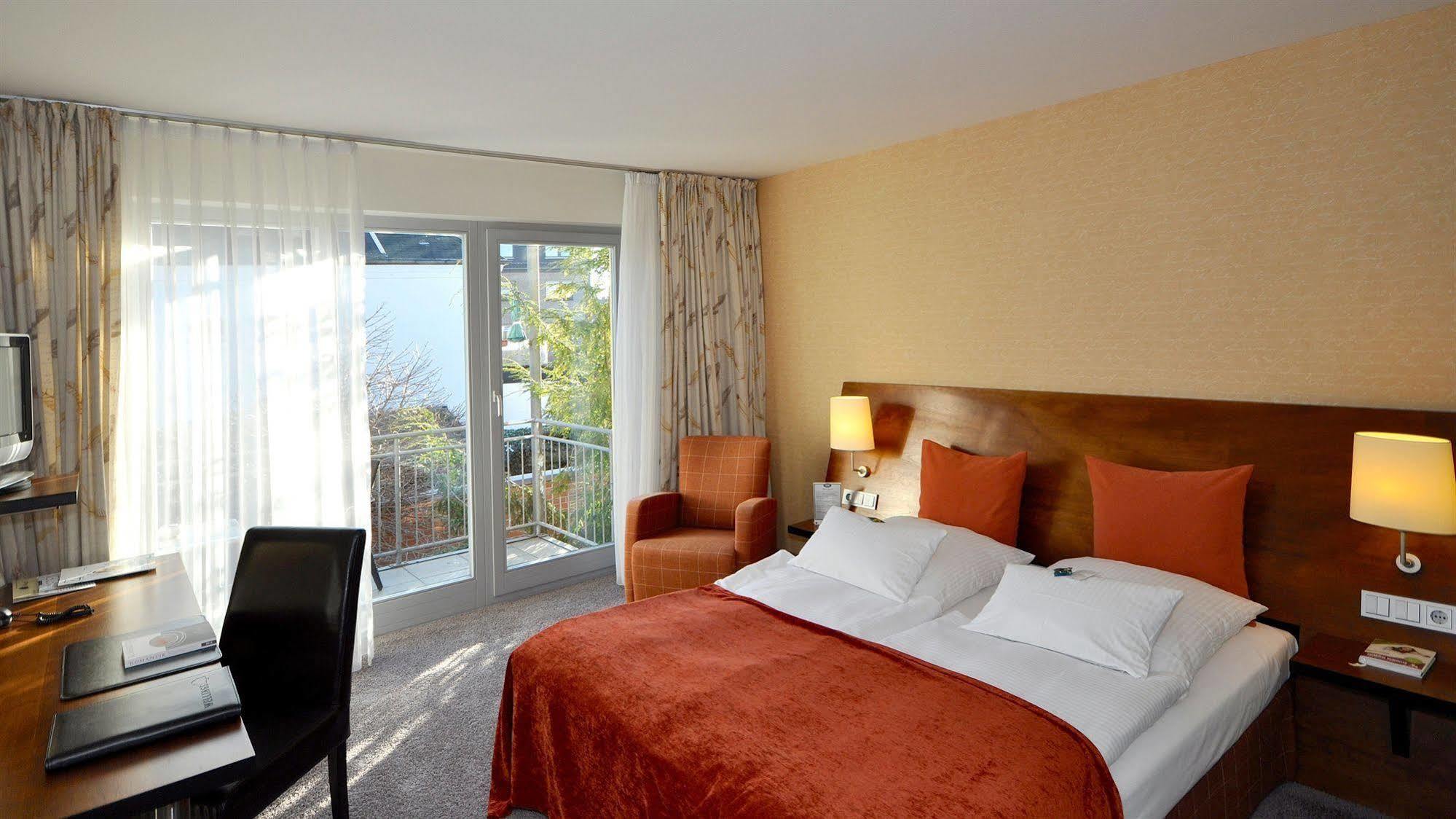 Wellings Romantik Hotel Zur Linde Moers Eksteriør billede