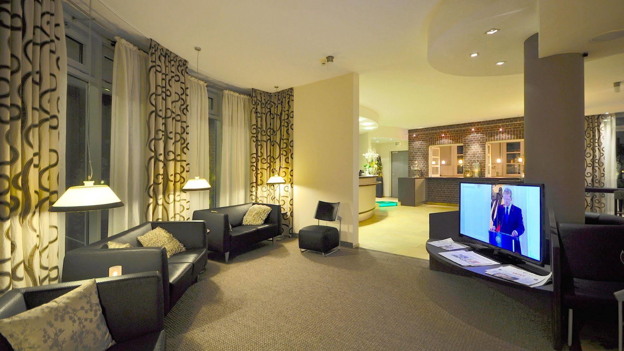 Wellings Romantik Hotel Zur Linde Moers Eksteriør billede