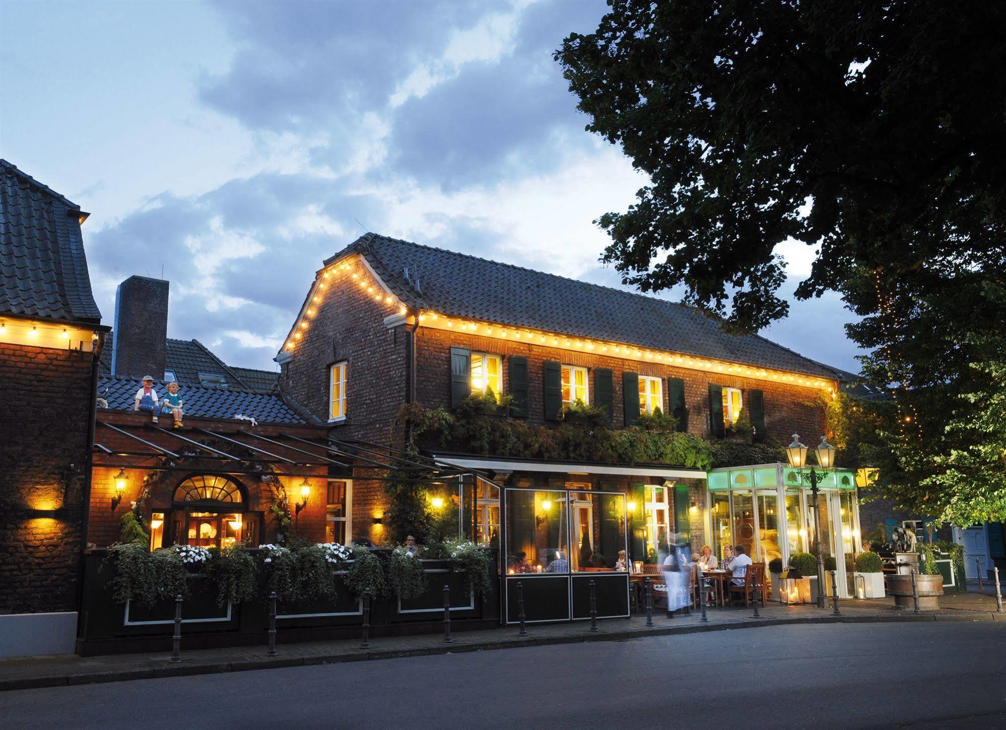 Wellings Romantik Hotel Zur Linde Moers Eksteriør billede