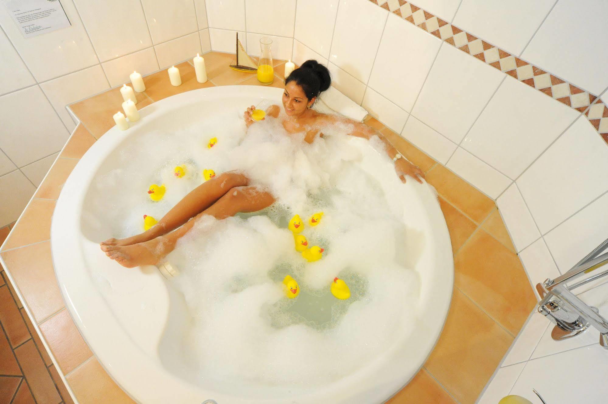 Wellings Romantik Hotel Zur Linde Moers Eksteriør billede