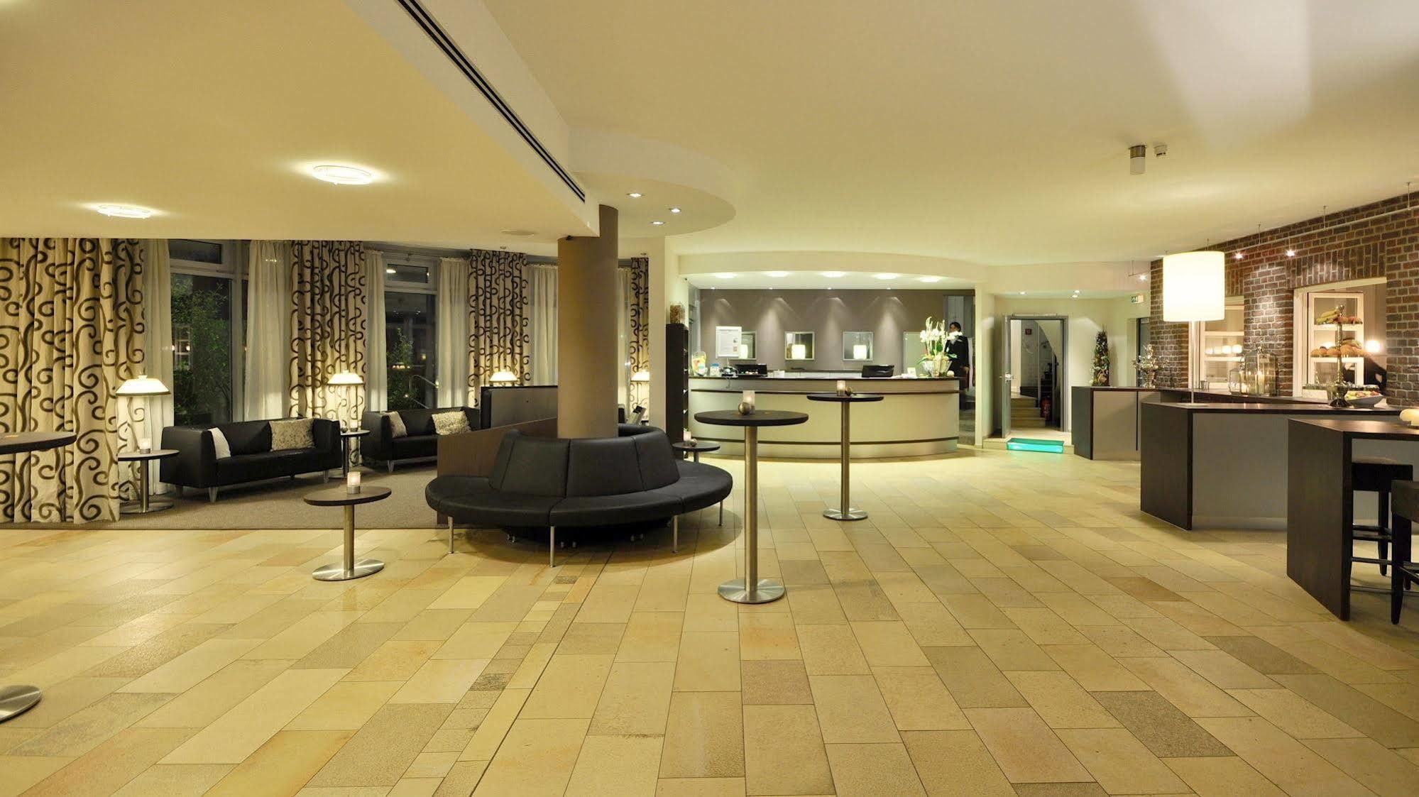 Wellings Romantik Hotel Zur Linde Moers Eksteriør billede