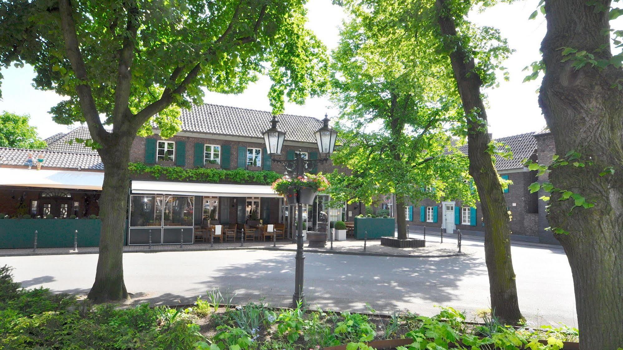 Wellings Romantik Hotel Zur Linde Moers Eksteriør billede