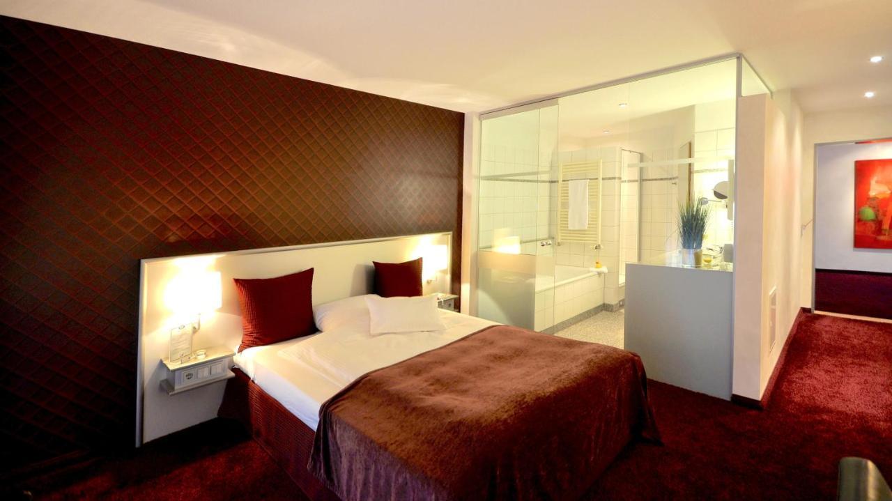 Wellings Romantik Hotel Zur Linde Moers Eksteriør billede
