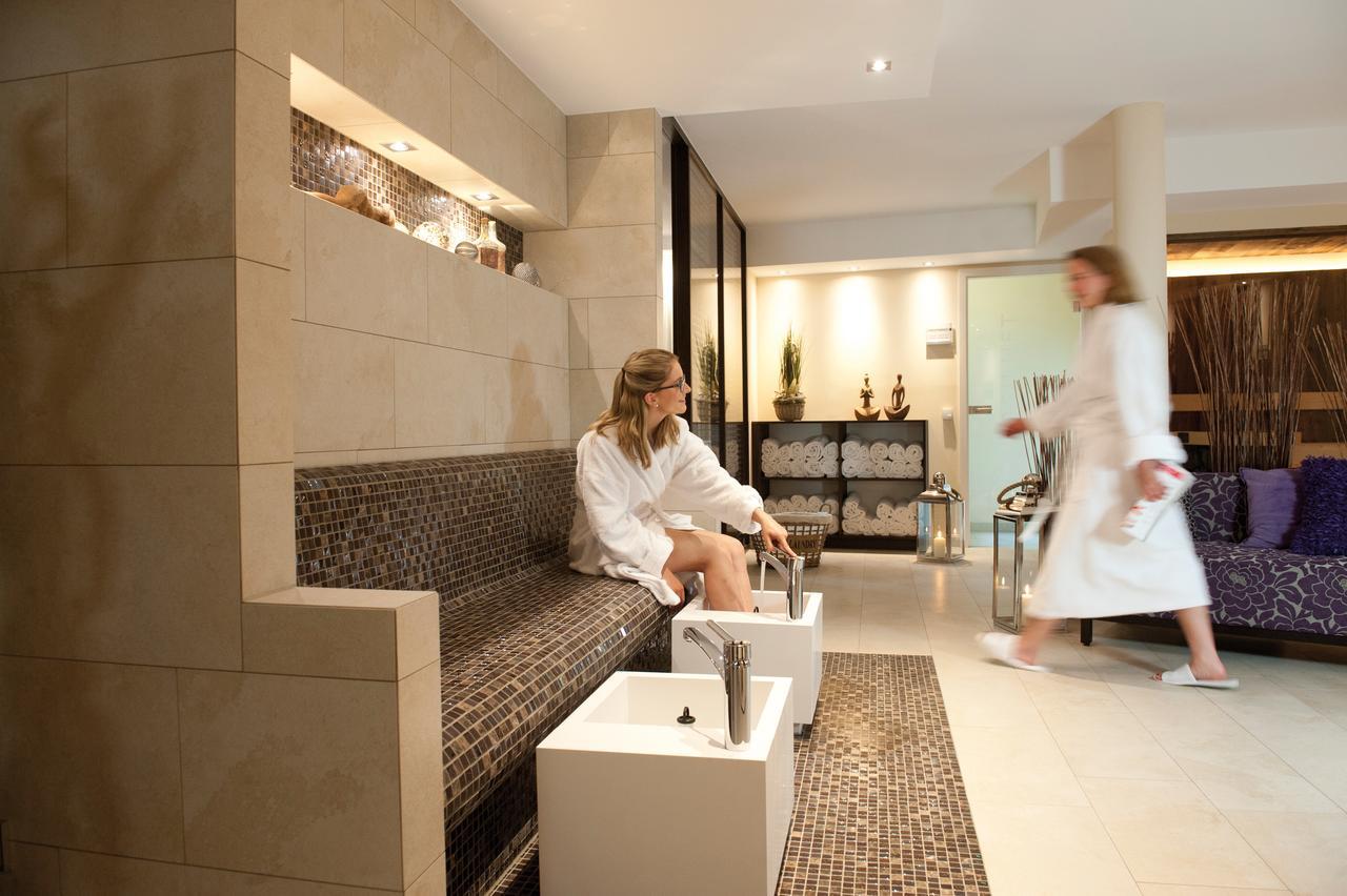Wellings Romantik Hotel Zur Linde Moers Eksteriør billede