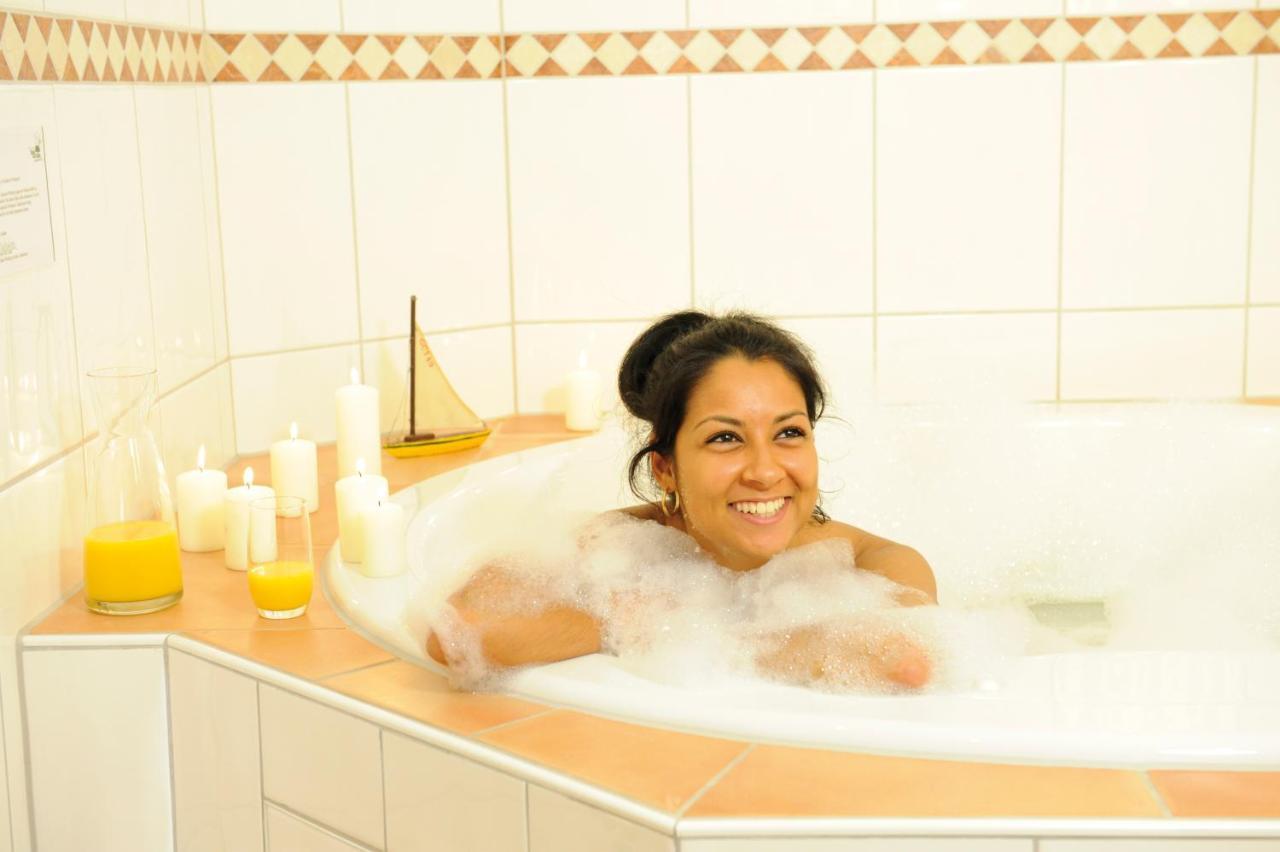 Wellings Romantik Hotel Zur Linde Moers Eksteriør billede