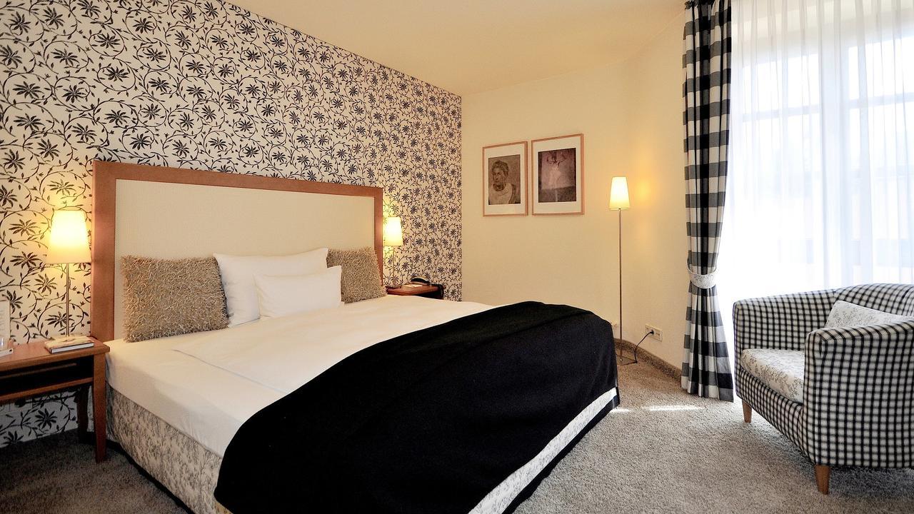 Wellings Romantik Hotel Zur Linde Moers Eksteriør billede