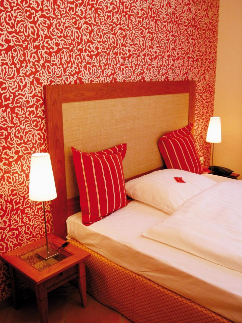 Wellings Romantik Hotel Zur Linde Moers Eksteriør billede