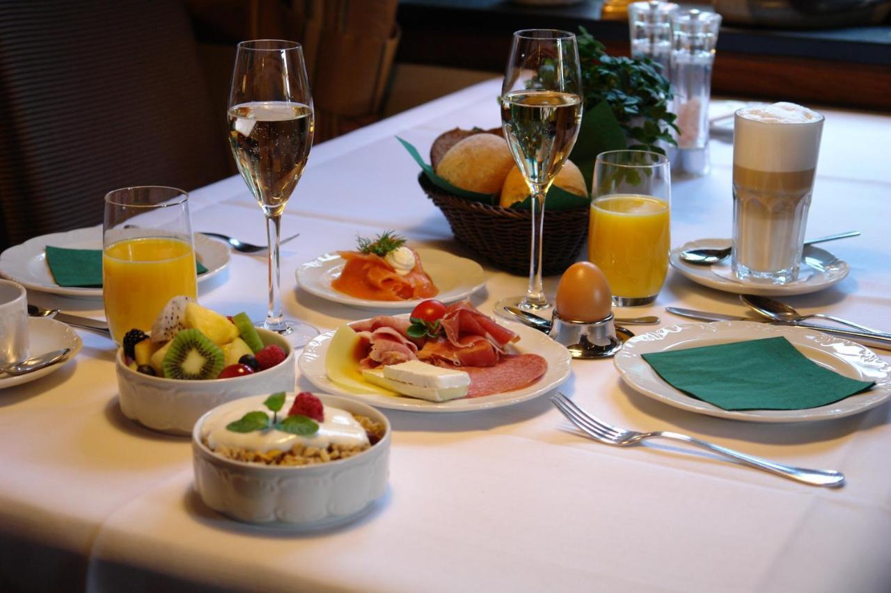 Wellings Romantik Hotel Zur Linde Moers Eksteriør billede
